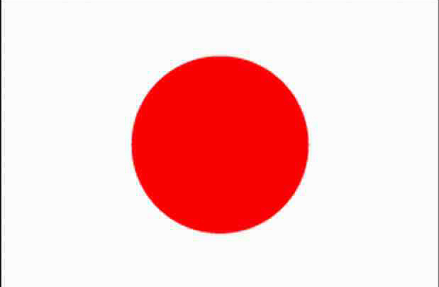 Japonya- Betimleyen: Beyza Nur BÜKE  Kenar boyutları 2/3 olan bayrak, kare şeklinde ve beyaz renkte… Ortasında dik biçimde duran kırmızı bir daire var. Çapı bayrağın 3/5’i büyüklüğünde.