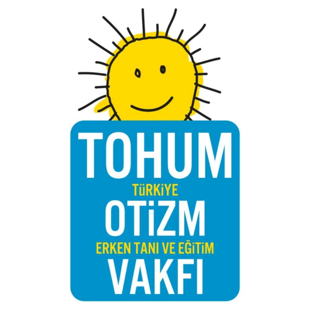 Üstte elle çizilmiş gibi duran,  gülen bir sarı güneş figürü; altında ise mavi bir zemin üzerinde beyaz ve sarı renkli TOHUM TÜRKİYE OTİZM ERKEN TANI VE EĞİTİM VAKFI yazısı yer alıyor.