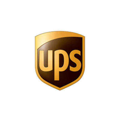 UPS Beyaz zemin üzerinde, kalkan şeklinde UPS amblemi. Kalkanın üst kısmı altın sarısı, alt kısmı kahverengi olup üzerinde küçük harflerle altın sarısı renginde ups yazısı yer alıyor.
